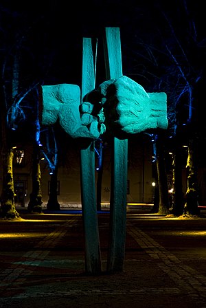 A monument to en:Martin Luther King in en:Uppsala, during the light festival sv:Allt ljus på Uppsala in november 2008.