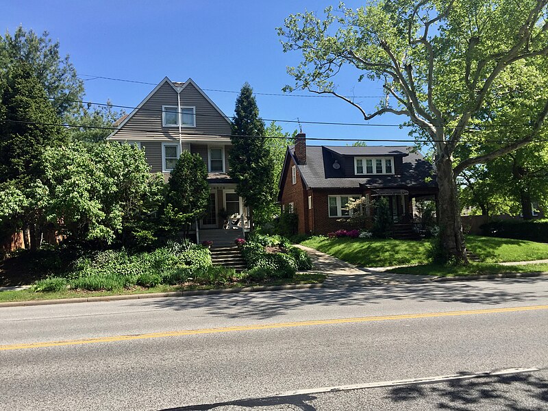 File:Mayfield Road, Coventry Village, Cleveland Heights, OH (27438989147).jpg