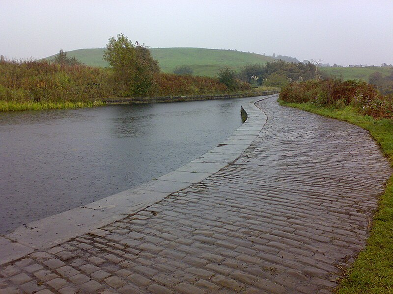 File:Mbb canal Prestolee Aqueduct.jpg