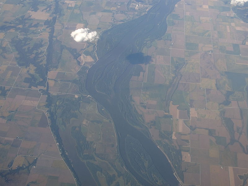 File:Mississippi River South of Muscatine, Iowa (7981529323).jpg