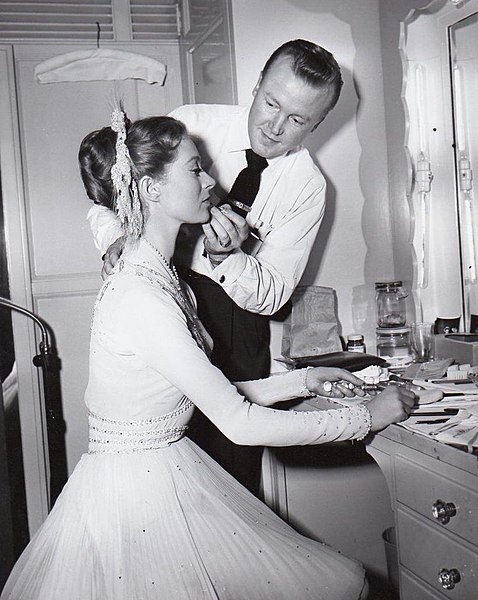 File:Moira Shearer and John Truwe, 1952.jpg