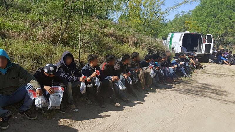 File:More than 100 suspected illegal immigrants apprehended by Rio Grande Valley Agents (26263642176).jpg