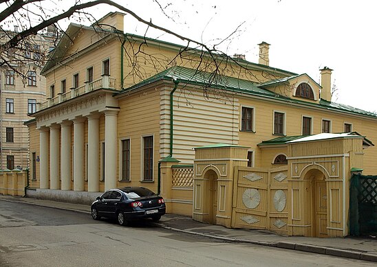 Особняк в переулке. Усадьба Поливанова в денежном переулке. Дом Поливанова в денежном переулке в Москве. Усадьба Поливанова в Москве. Городская усадьба Поливанова фасад.