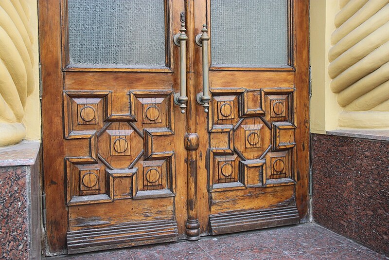 File:Moscow, Ostozhenka 36-2 doors (41778246050).jpg