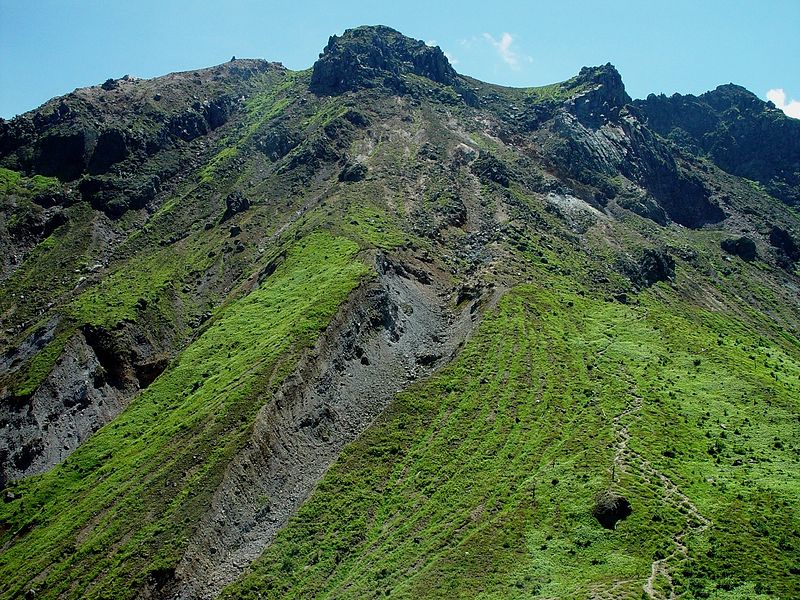 File:Mount Yake from Nakaotoge 2002-8-6.jpg