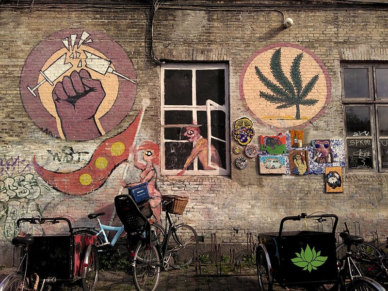 File:Mural in Christiania against hard drugs.jpg