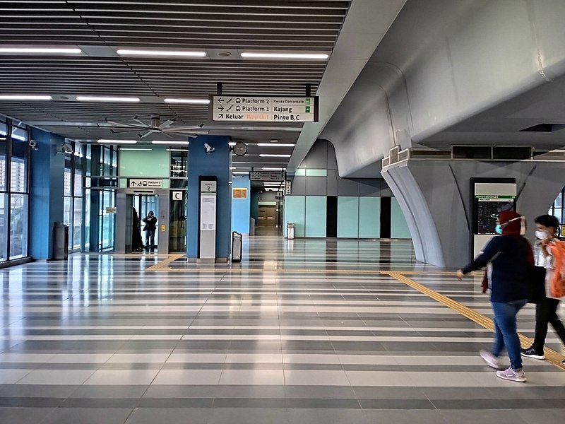 File:Mutiara Damansara MRT Station (KG08) Concourse (220719) 5.jpg