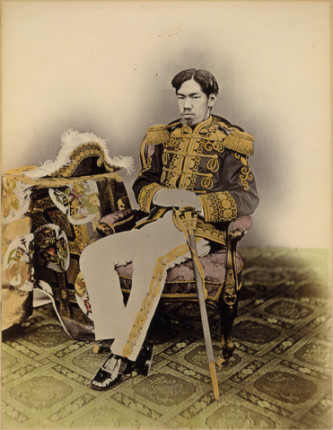 Agenda quotidien : juillet 2023 - Page 2 371px-Mutsuhito-Emperor-Meiji-1873