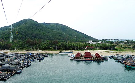 A view of the cable car and the Nanwan peninsula from Xincun, Lingshui County Nanwan Monkey Island 02.jpg