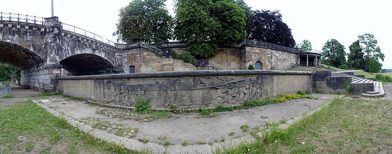 File:Nazi architecture Carusufer Dresden 2.jpg