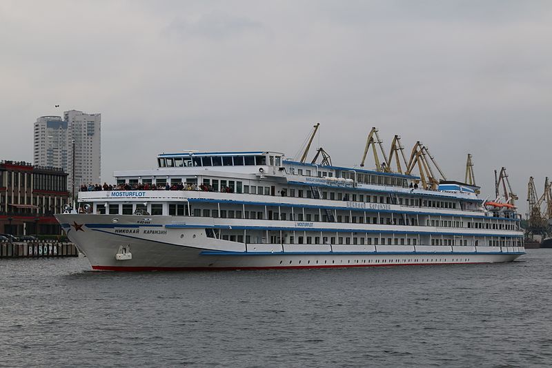 File:Nikolay Karamzin in Khimki Reservoir 2016-05-17 Pic 05.JPG