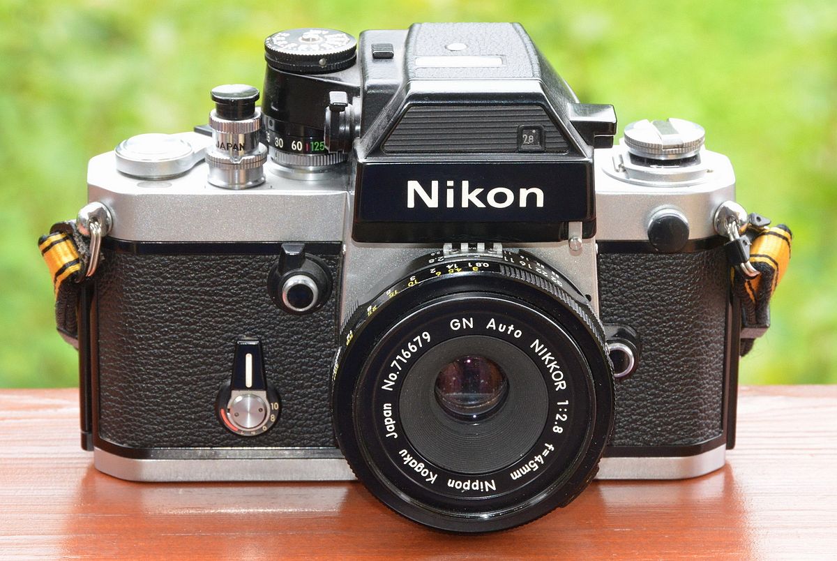 File:Nikon F2 SB SLR camera with GN Auto Nikkor 2,8 f=45mm lens