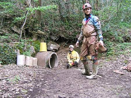 Ogof nadolig entrance