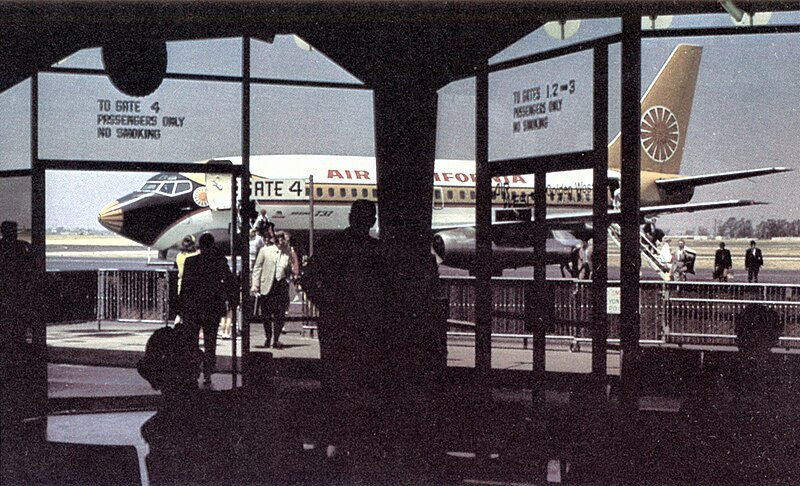 File:Orange County Airport, circa 1970.jpg
