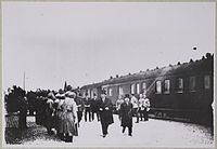 President L. K. Relander and governor E. Y. Pehkonen (president is the man in the middle with a top hat, governor on his left side also with a top hat) at the Oulu railway station on June 29, 1928.
