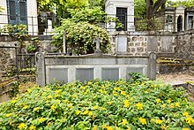 Père-Lachaise - Division 27 - Gravier de Vergennes 01.jpg