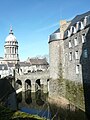 Fossato del castello-museo e la cupola della basilica, Boulogne sur Mer