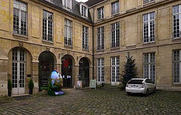 Cour de l'hôtel de Coulanges, par laquelle on accédait au jardin jusqu'en 2018.