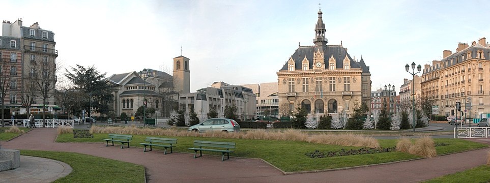 Panoramic view of the church and City Hall of Vincennes
