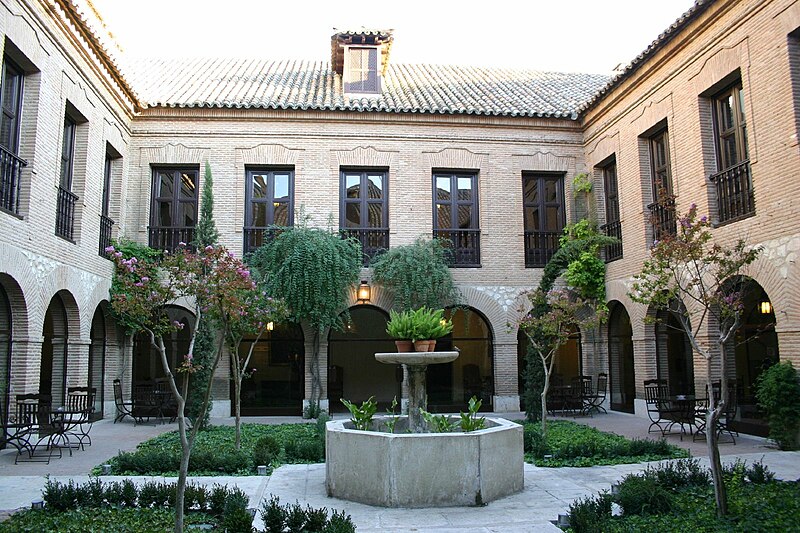 File:Parador de Chinchón (Madrid) 02.jpg