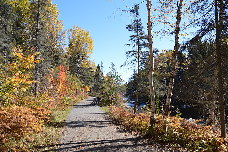 File:Parc Rivière-du-Moulin021.JPG