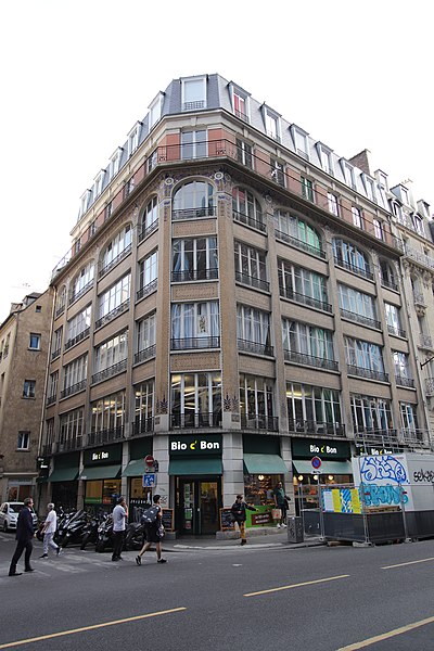 File:Paris kamienica Rue Renard 26.jpg