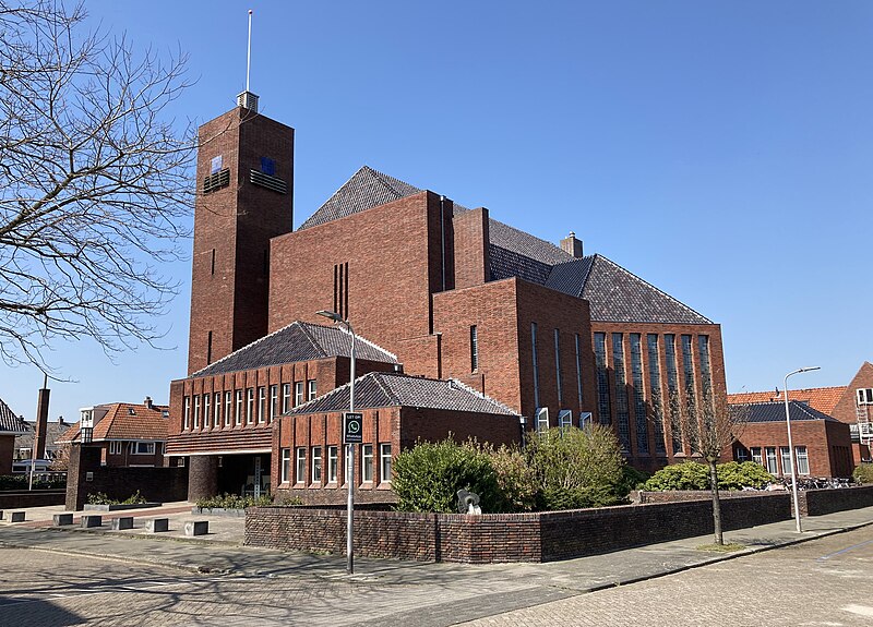 File:Pelikaantsjerke Ljouwert - Pelikaankerk Leeuwarden 20 april 2021 súdeastkant.jpg