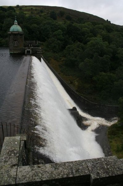 File:Penygarreg Dam - geograph.org.uk - 983626.jpg