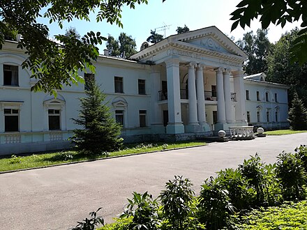 Дом творчества переделкино. Резиденция писателей Переделкино. Переделкино дом творчества писателей. Дом отдыха писателей в Переделкино. Переделкино центр культуры.