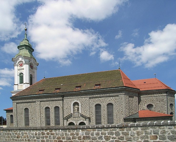 File:Pfarrkirche Schardenberg-2.JPG