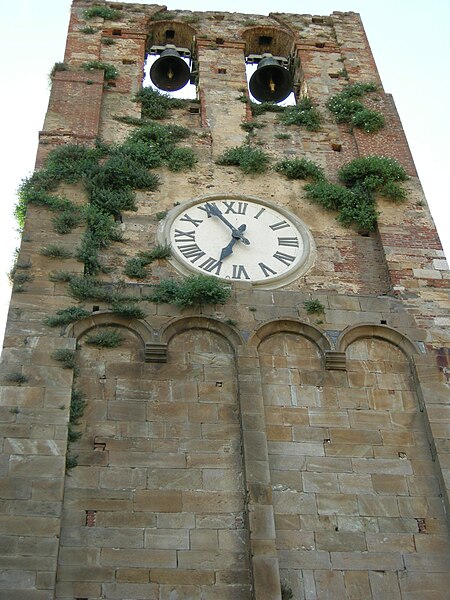 File:Pieve di calci, campanile 03.JPG