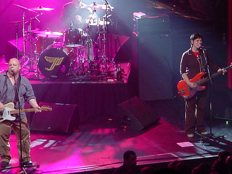 File:Pixies in Kansas City, October 1, 2004.jpg
