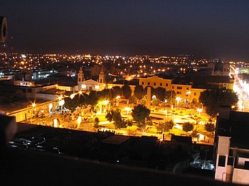 Plaza de Armas de Ica, de noche