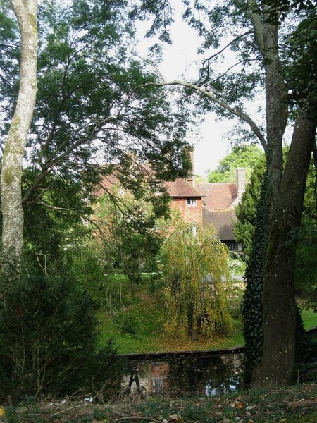 File:Plumpton Place - geograph.org.uk - 1523375.jpg