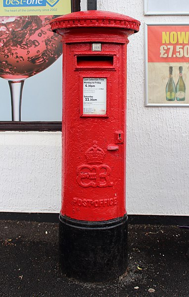 File:Post box at Halsnead Avenue, Whiston, Merseyside.jpg