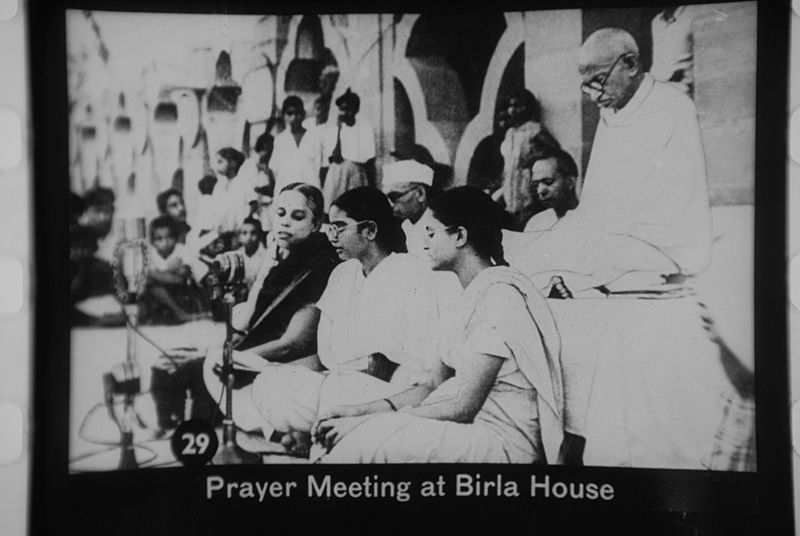 File:Prayer meeting at Birla House with Gandhi.jpg