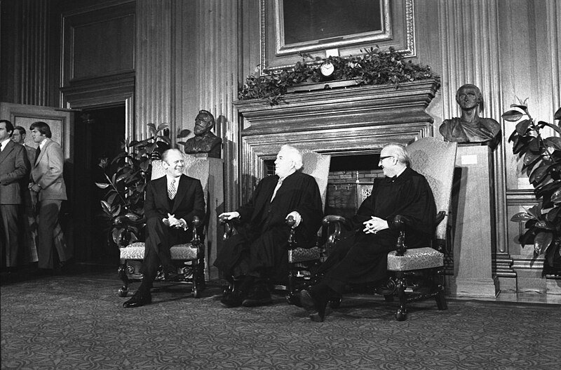 File:President Ford with Warren Burger and John Paul Stevens - NARA - 7141555.jpg