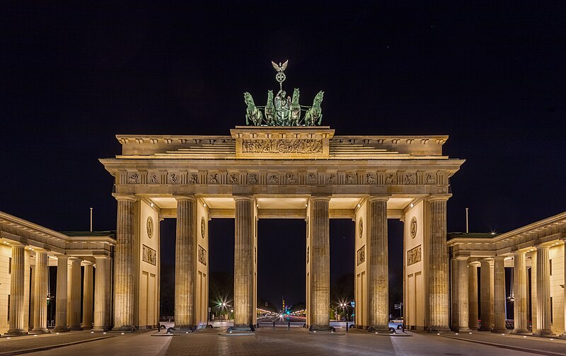 File:Puerta de Brandeburgo, Berlín, Alemania, 2016-04-21, DD 52-54 HDR.jpg