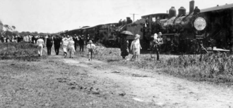 The arrival of an excursion train at Nielson Park, circa 1931 Queensland State Archives 339 The arrival of the Excursion Train Railway Picnic Nielson Park Burnett Shire c 1931.png