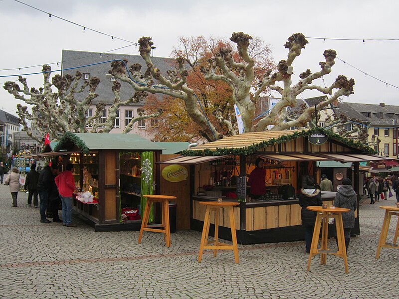 File:Rüdesheim Weihnachtsmarkt.jpg