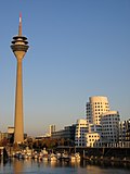 Rheinturm und Medienhafen in Düsseldorf