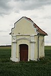 Right view of cultural monument chapel near Valeč, Třebíč District.jpg