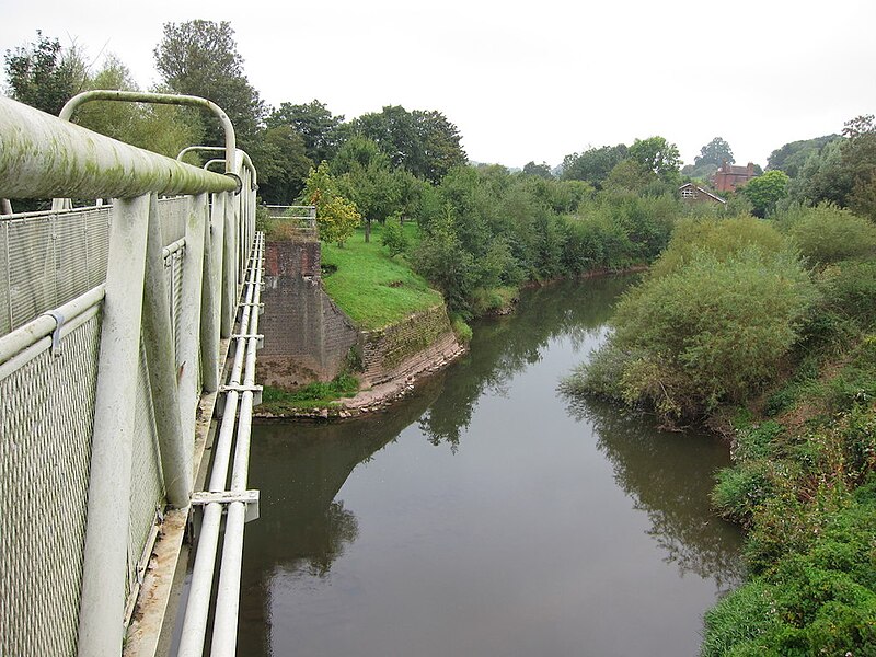 File:River Teme at Knightwick - geograph.org.uk - 4168209.jpg