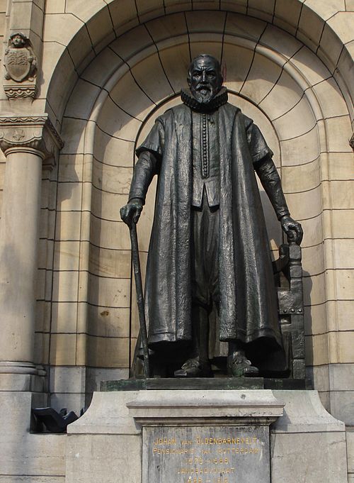 Statue of Johan van Oldenbarnevelt in front of the townhall of Rotterdam, designed by Charles van Wijk, after his death made by Arend Odé, revealed De