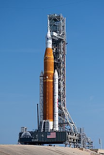 <span class="mw-page-title-main">Space Launch System</span> NASAs super heavy-lift expendable launch vehicle