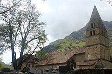 L'église et le tilleul de Sully.