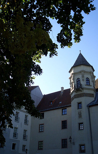 File:Schloss Polheim Wels.JPG