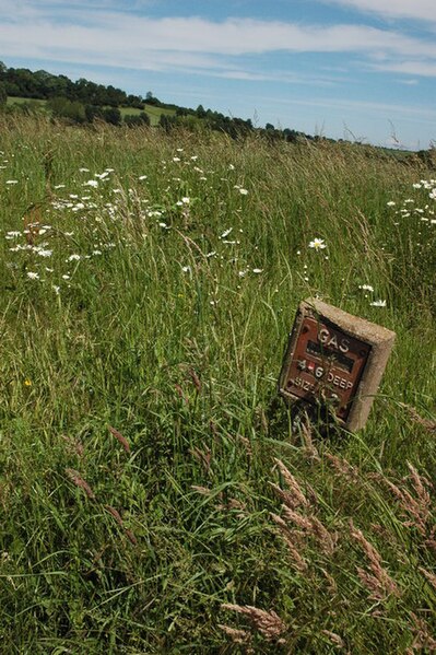 File:Sign to a gas pipeline at Hope's Rough - geograph.org.uk - 455396.jpg