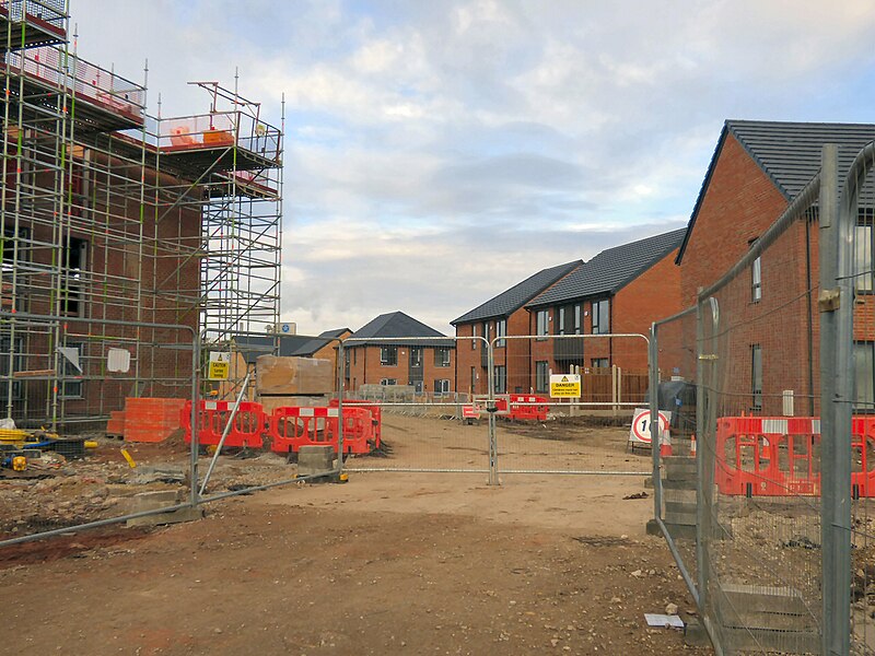 File:Site entrance at Bredbury Curve - geograph.org.uk - 6046358.jpg