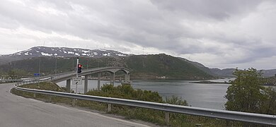 Sommarøybrua depuis l'île de Sommarøya.